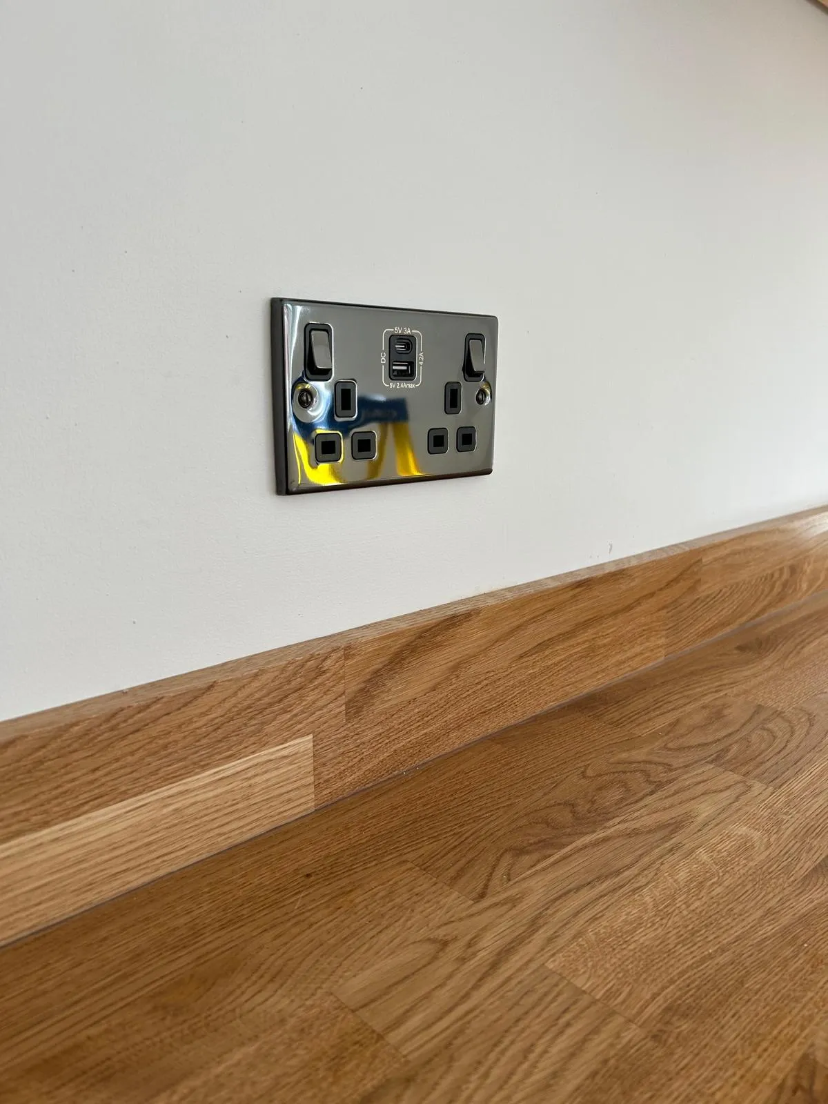 a light switch on a wall in a room