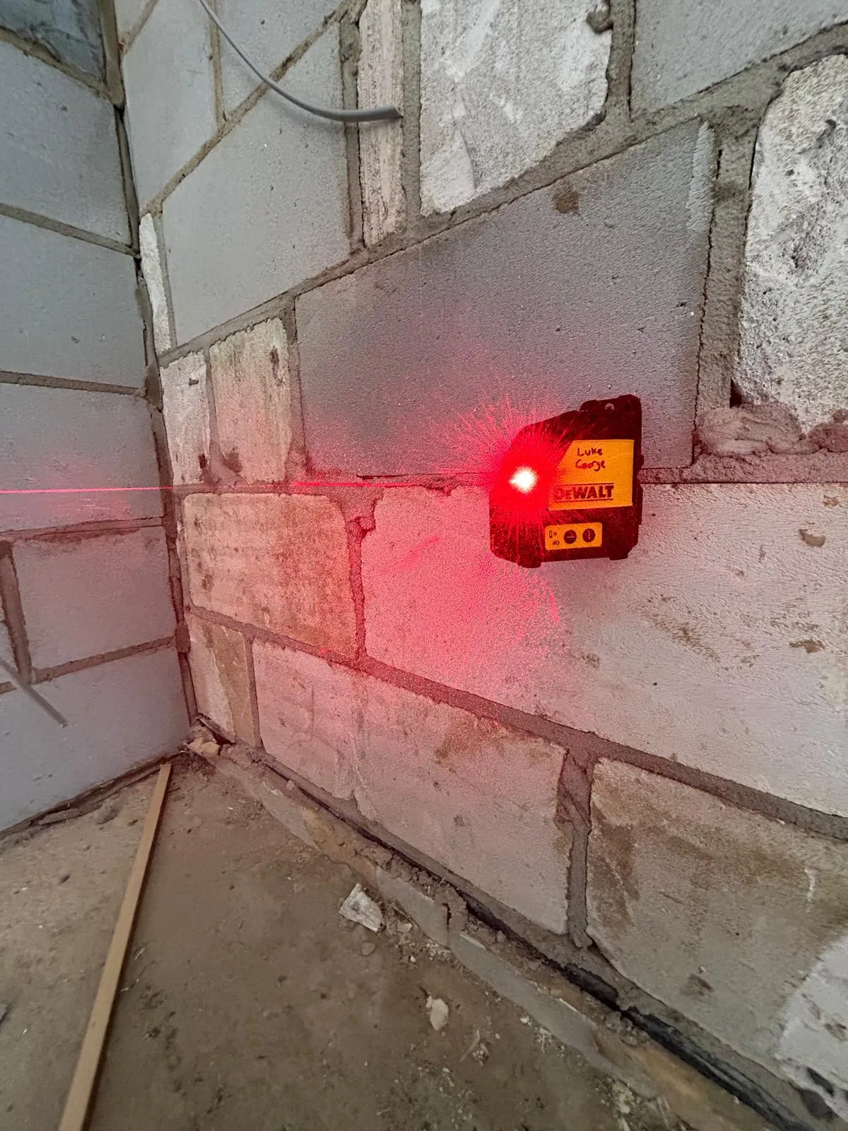 a red light is shining on a wall